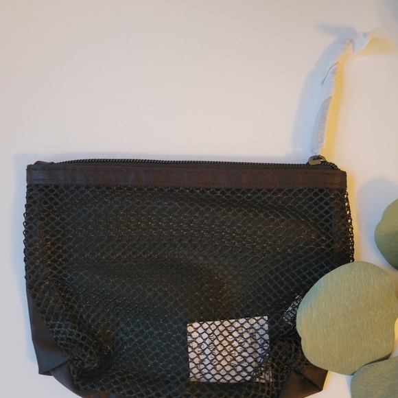 NWT, Victoria's Secret Limited Edition 3pcs Forever Angel travel case - Picture 7 of 15